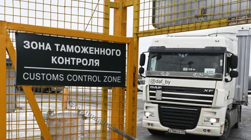 Казахстан будет временно перечислять ввозные таможенные пошлины России и Беларуси в рублях