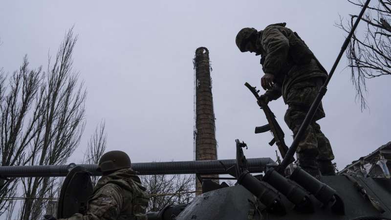 ВСУ начали переброску сил в Курахово из Красноармейска, сообщил Рогов