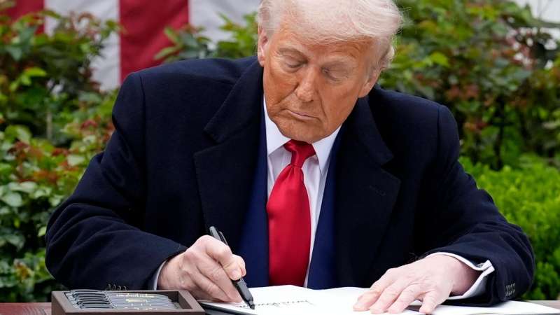"Превосходная неделя". СМИ назвали победителя в торговой войне Трампа