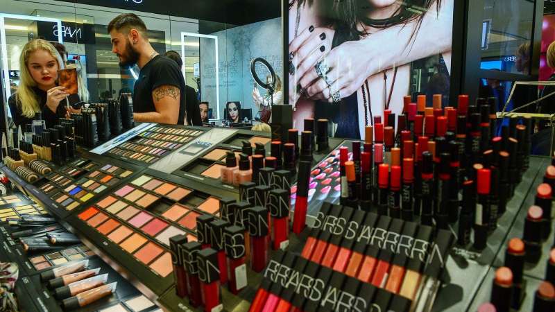 В Казахстане подскочил спрос на российскую косметику