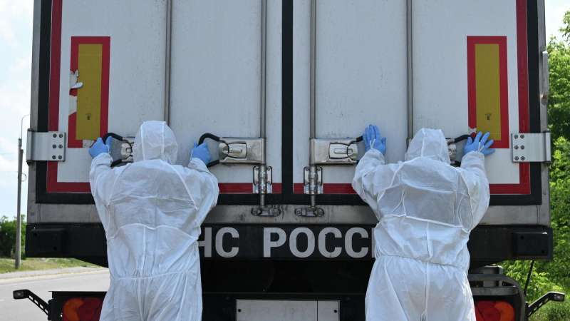 "Их предупредили". Журналиста удивила ситуация с телами украинских боевиков