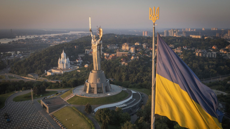 Bloomberg узнал о серьезном ударе Украине в спину от важного спонсора