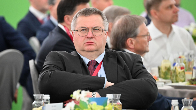 Делегация под руководством Оверчука вылетела на Боаоский азиатский форум