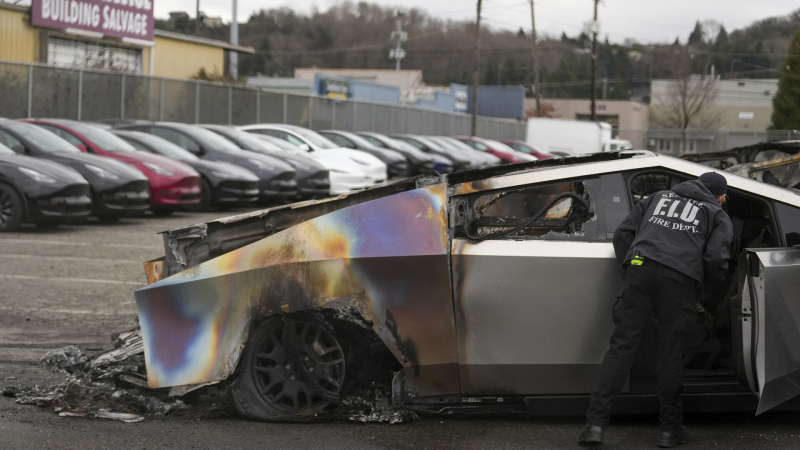 ФБР создало спецгруппу для расследования атак на Tesla в США
