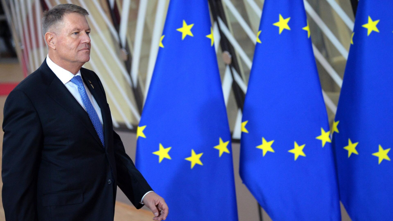КС Румынии признал отставку президента Йоханниса