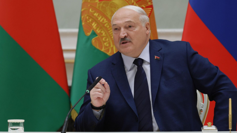 Лукашенко: Белоруссия прорабатывает с Россией вопрос ядерных центров