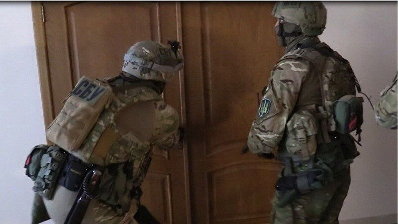 На таможенных пунктах на Украине проходят масштабные обыски, пишут СМИ