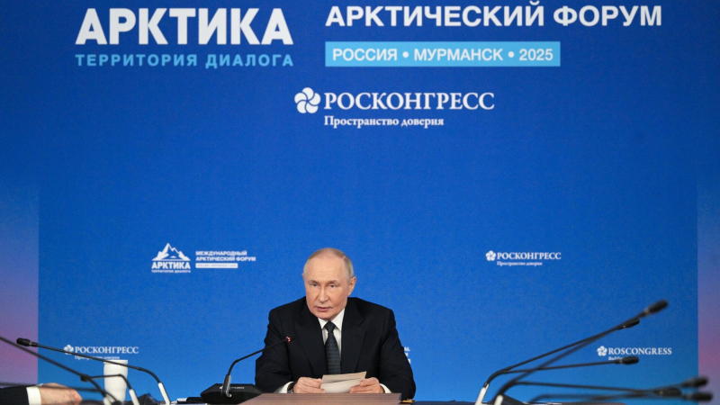 Притязания США на Гренландию не экстравагантны, заявил Путин