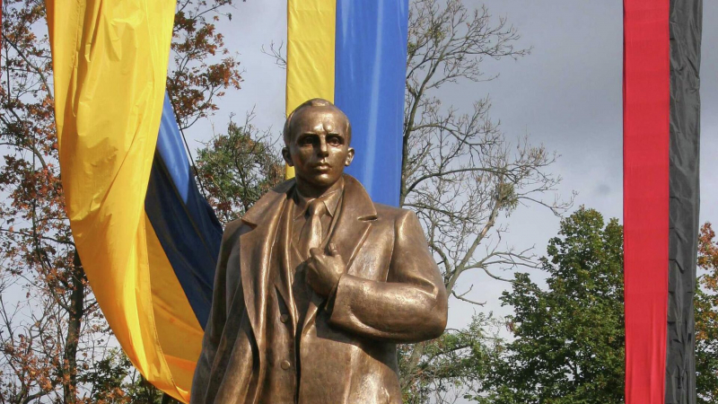 Путин: руководство Украины возвело Бандеру в статус национального героя