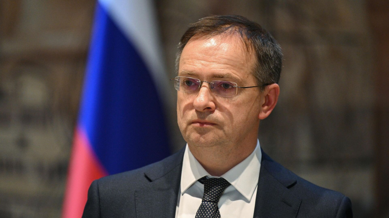 Соловьев раскрыл, как Умеров объяснил Мединскому угрозы его семье