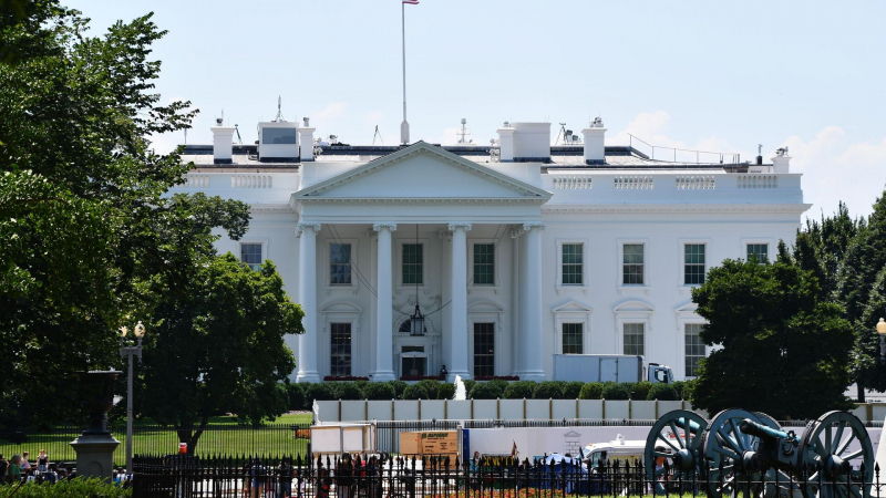 Сторонники Трампа выступили против помощи Украине, пишет Atlantic