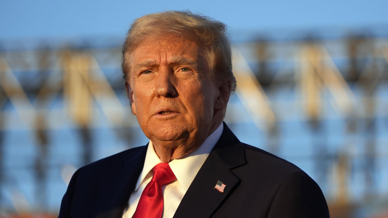 Трамп назвал обвинивших его в связях с Эпштейном наивными