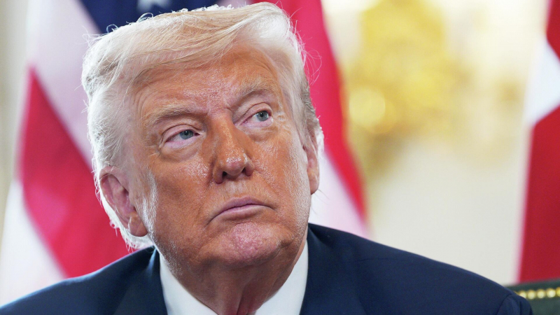 Трамп рассказал, когда прекратил общение с Эпштейном