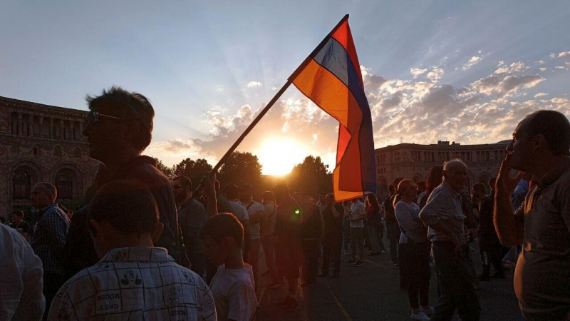В Армении завели дело против трех сторонников Карапетяна
