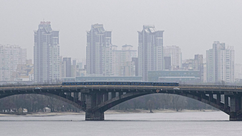 В Киеве заявили об аварийном состоянии двух мостов через Днепр