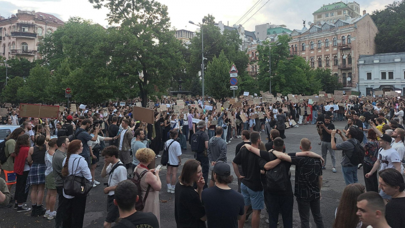 В Кривом Роге началась акция протеста против закона о НАБУ